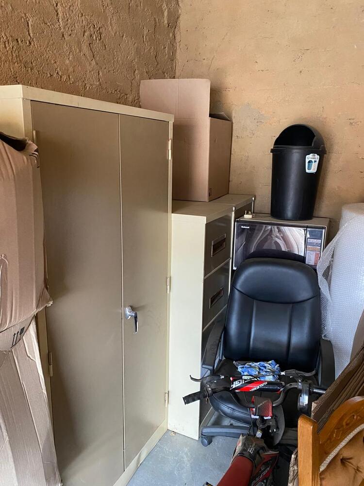 Kya Sands Self storage unit auction IB-5313 23