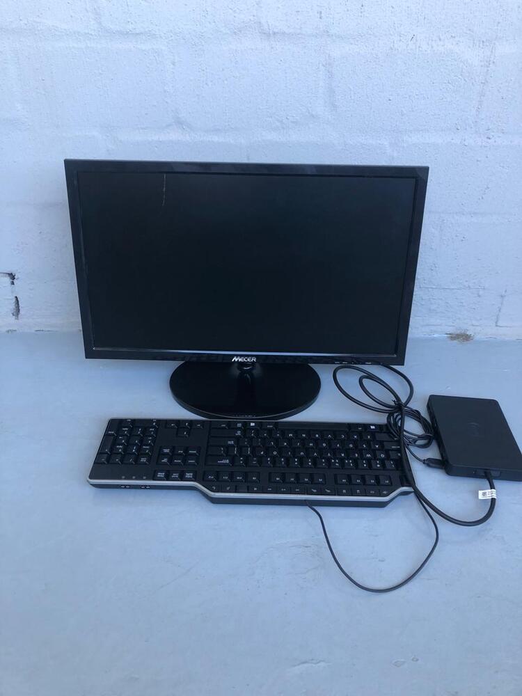 Burgundy  storage facility unit auction IB-7919