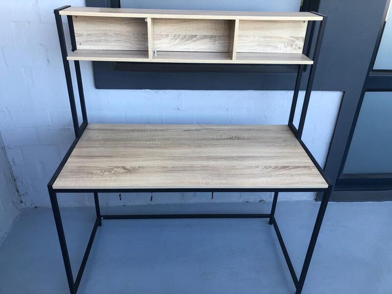 Burgundy  storage facility unit auction IB-7919 16