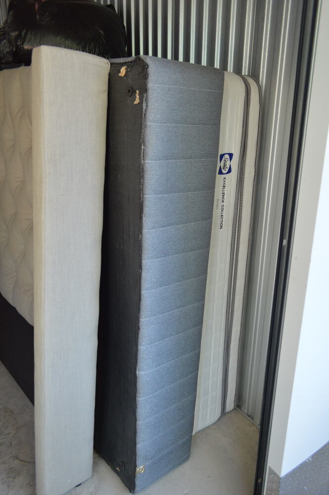 INV - Claremont storage facility unit auction IB-9297