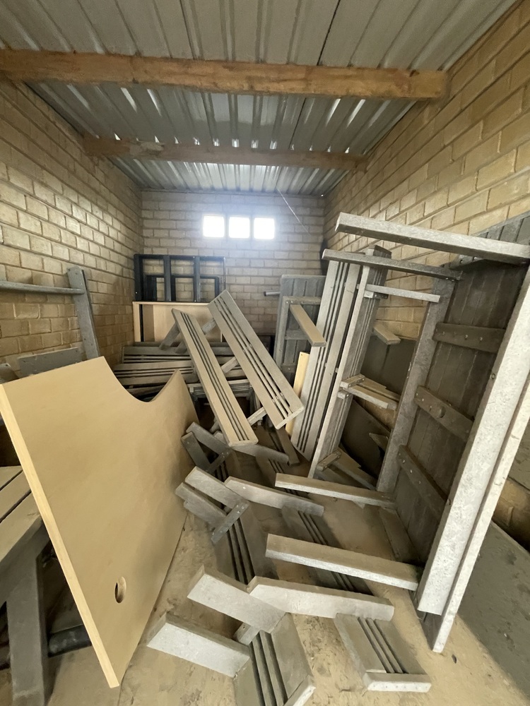 Pinetown Storage auction IB-4021