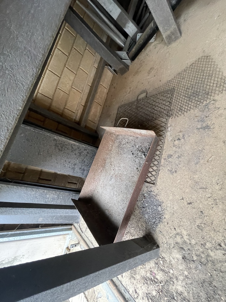 Pinetown Storage Unit auction IB-4021