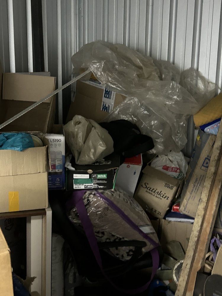 Rent-A-Store Centurion Self storage auction IB-2546