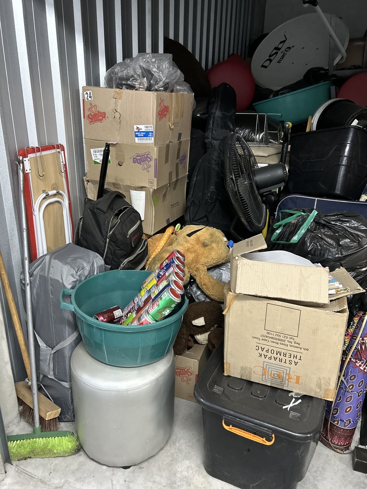 Rent-A-Store Centurion Self storage auction IB-3097