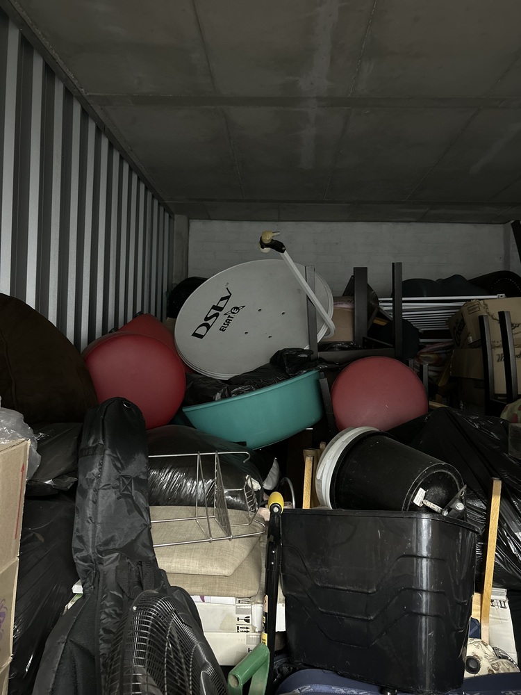 Rent-A-Store Centurion Self storage unit auction IB-3097 13