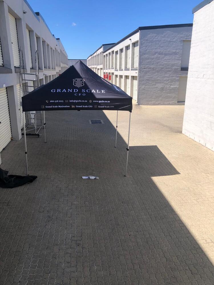 Burgundy  Self storage auction IB-3494