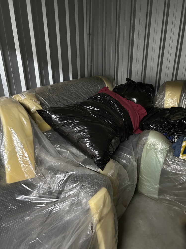 Rent-A-Store Centurion Self storage auction IB-7904