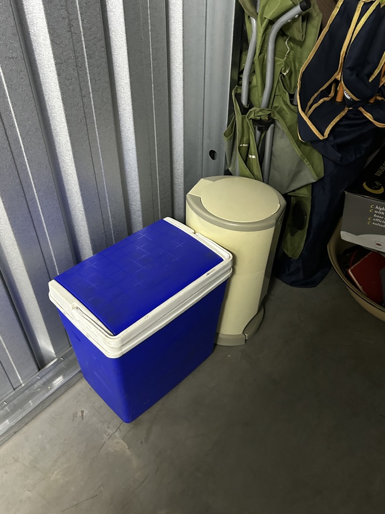 Rent-A-Store Centurion Self storage auction IB-8163