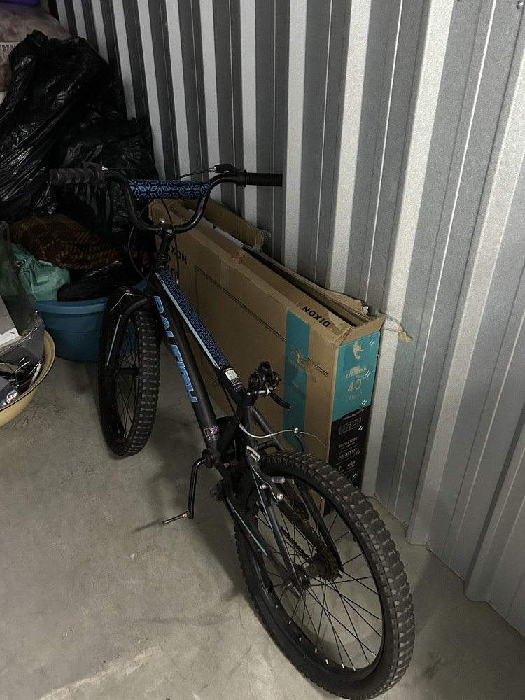 Rent-A-Store Centurion storage facility unit auction IB-8163