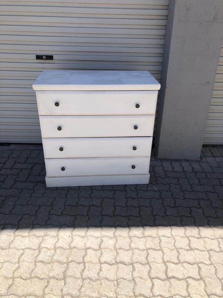 Burgundy  Self storage auction IB-6134