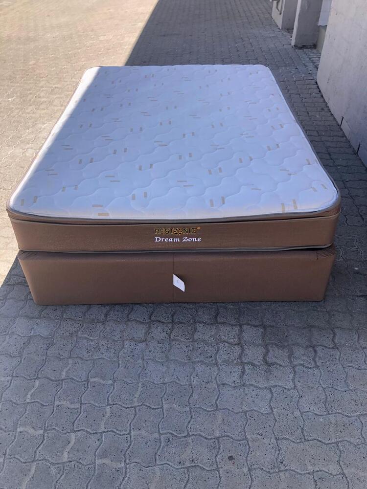 Burgundy  Self storage facility auction IB-6134