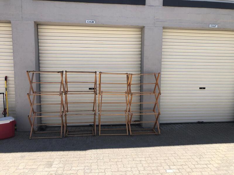 Burgundy  storage facility unit auction IB-6134