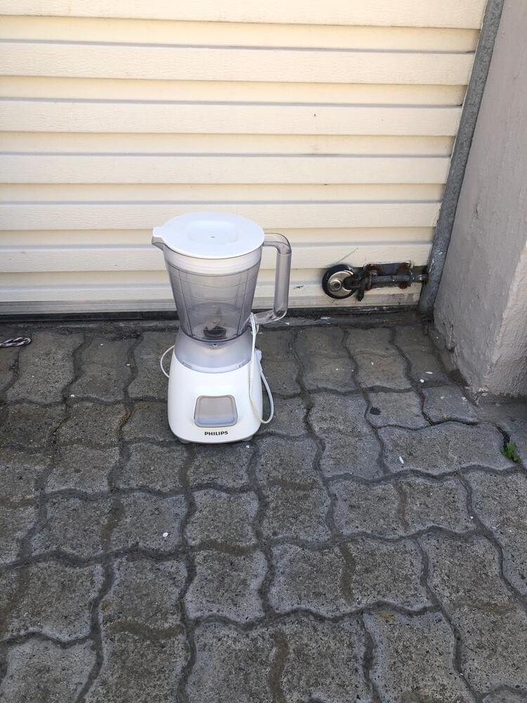 Burgundy  Self storage auction IB-6134 14