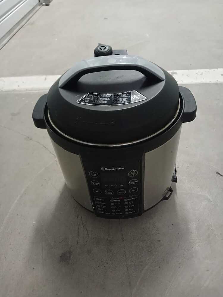 Century City storage facility unit auction IB-8470