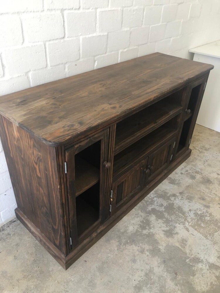 Burgundy  Self storage auction IB-8714