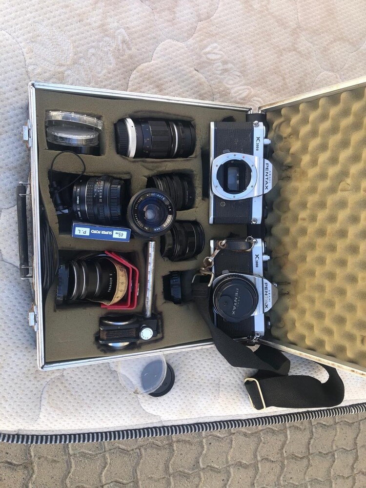 Burgundy  storage facility unit auction IB-8714