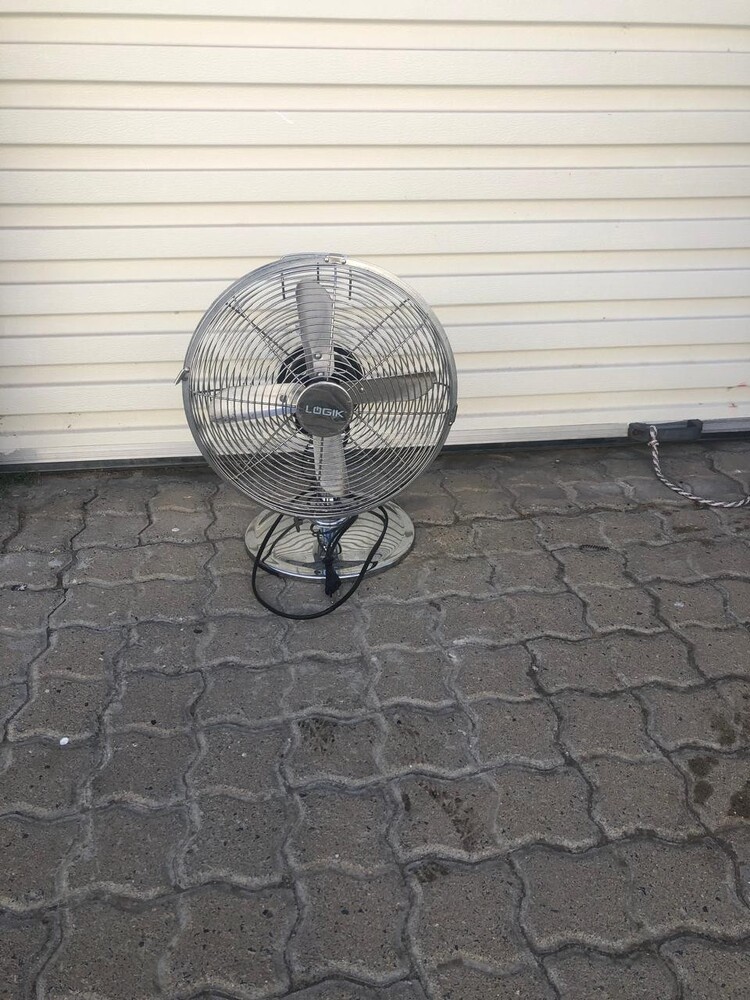 Burgundy  Self storage facility auction IB-8714