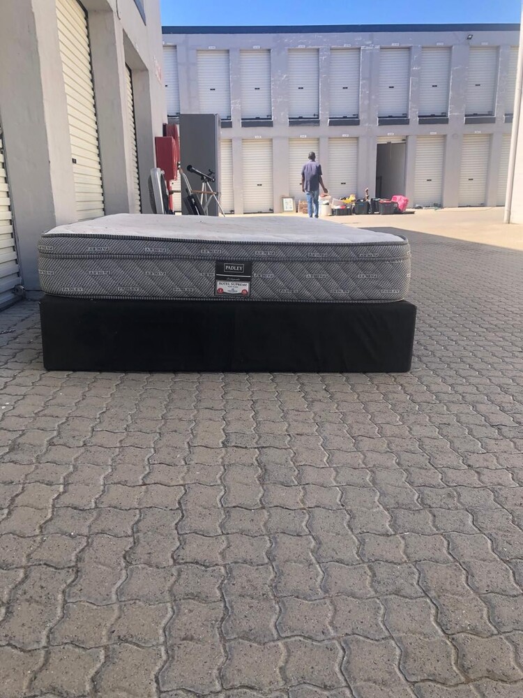 Burgundy  Self storage unit auction IB-8714 13