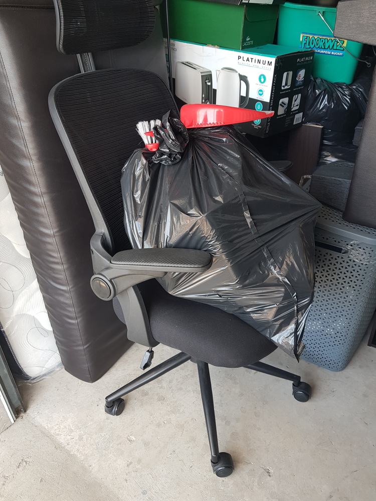 Tableview - L013 Storage Unit auction IB-5318 12