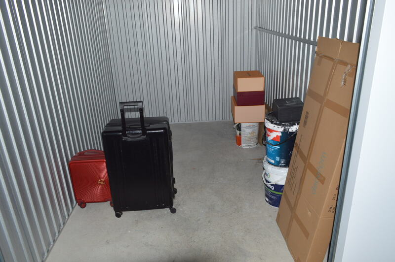 INV - Sunningdale Storage Unit auction IB-7402