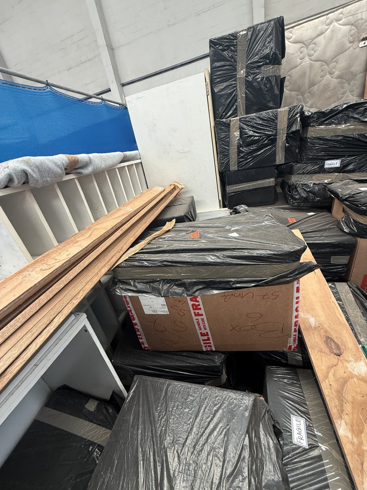 Express Removals - 5th Street Self storage unit auction IB-6952