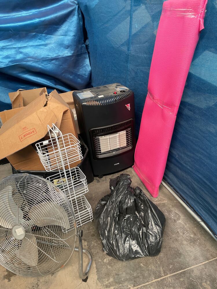 Express Removals - 5th Street Self storage unit auction IB-8718