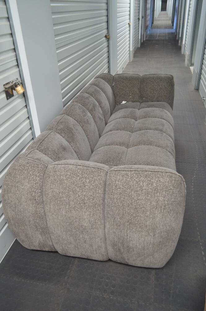 Cape Town (Killarney Gardens) Self storage auction IB-2813 14