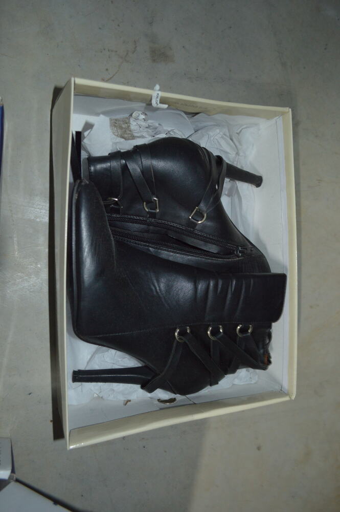 INV -  Durban Road storage facility unit auction IB-9860