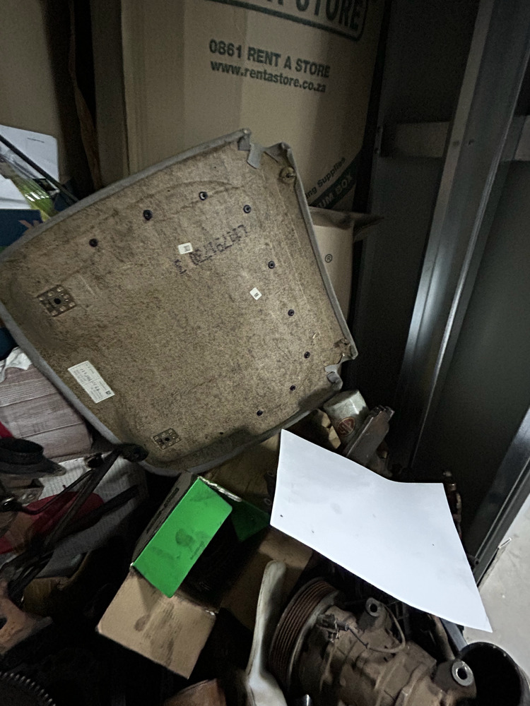 Rent-A-Store Centurion Self storage unit auction IB-5539 13