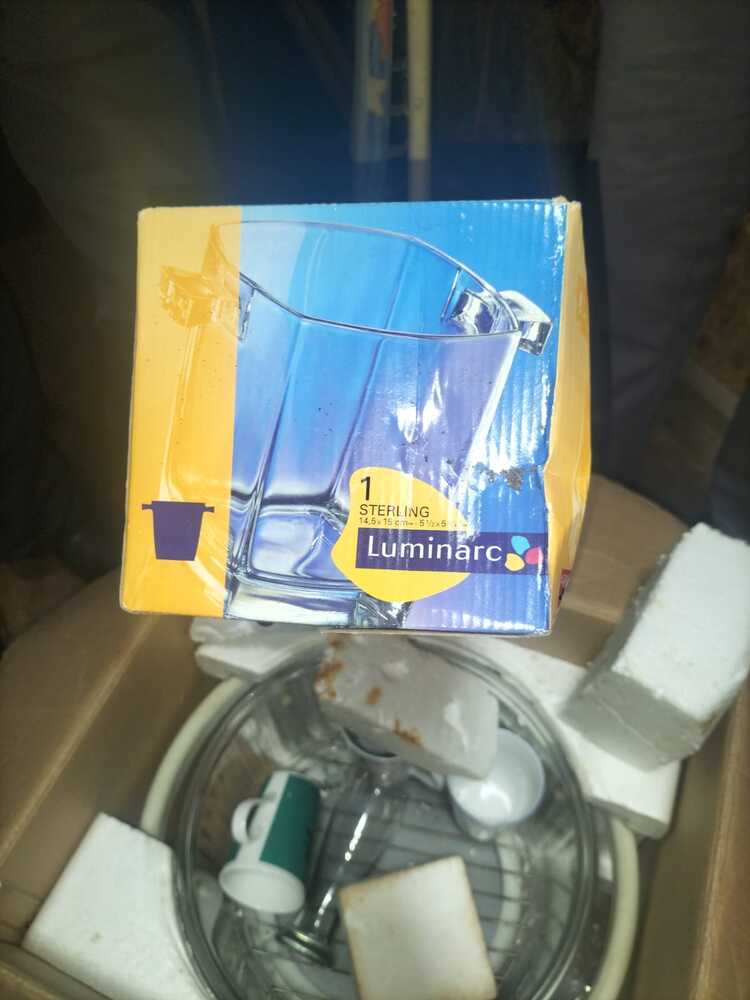 H&M removals / Simply Store CPT Self storage auction IB-1524 24