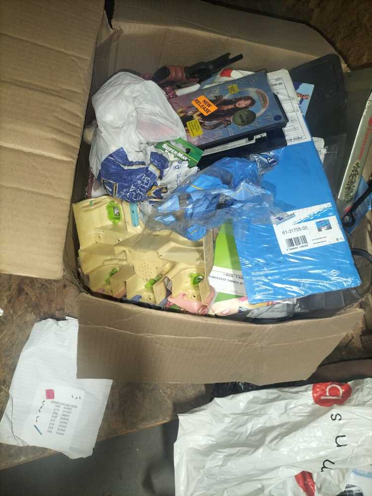 H&M removals / Simply Store CPT storage facility unit auction IB-1524 46