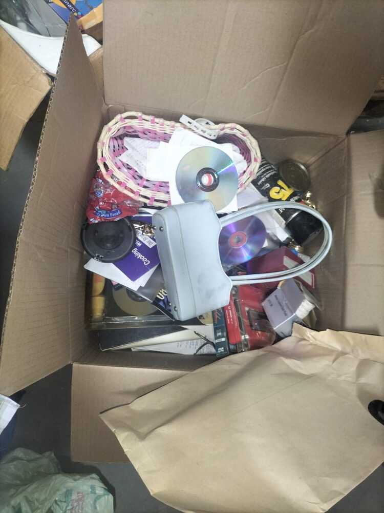 H&M removals / Simply Store CPT Self storage auction IB-1524 54