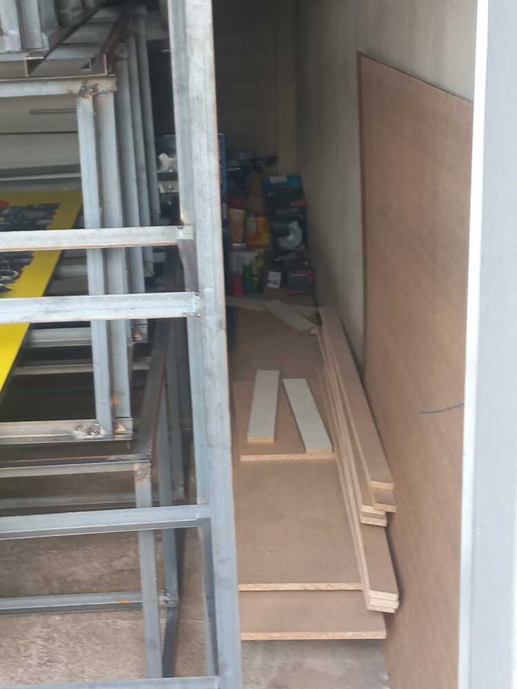 BENONI Storage Unit auction IB-3268