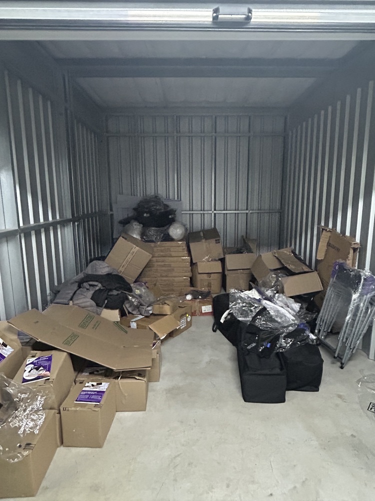 Rent-A-Store Centurion Self storage auction IB-9949