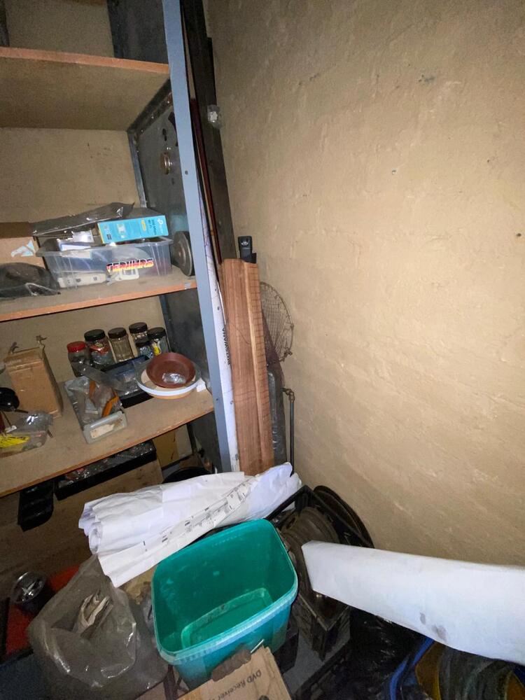Kya Sands Self storage auction IB-8123