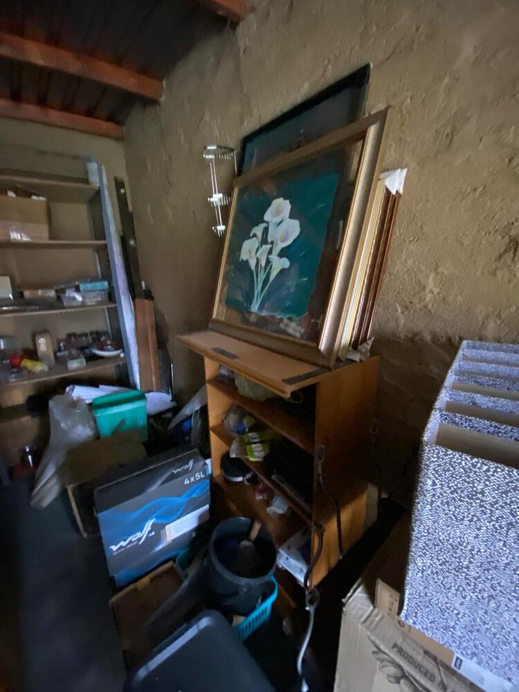Kya Sands Self storage unit auction IB-8123