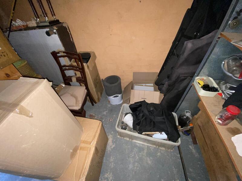 Kya Sands storage facility unit auction IB-8123