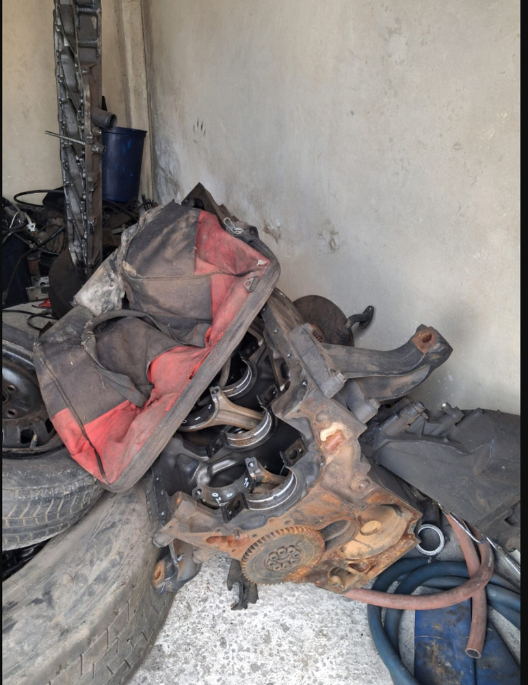 BENONI Storage Unit auction IB-2512