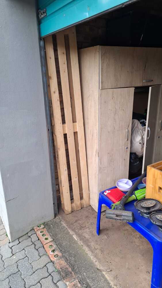 Pretoria North storage facility unit auction IB-5299