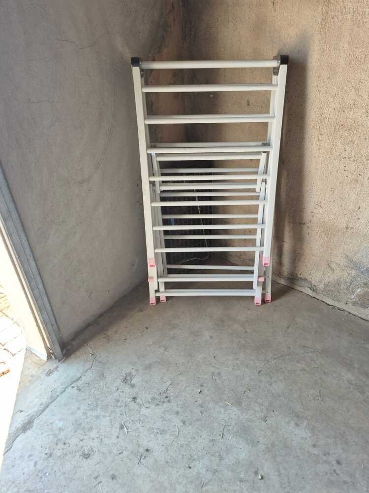 Waterfall Storage Unit auction IB-6421