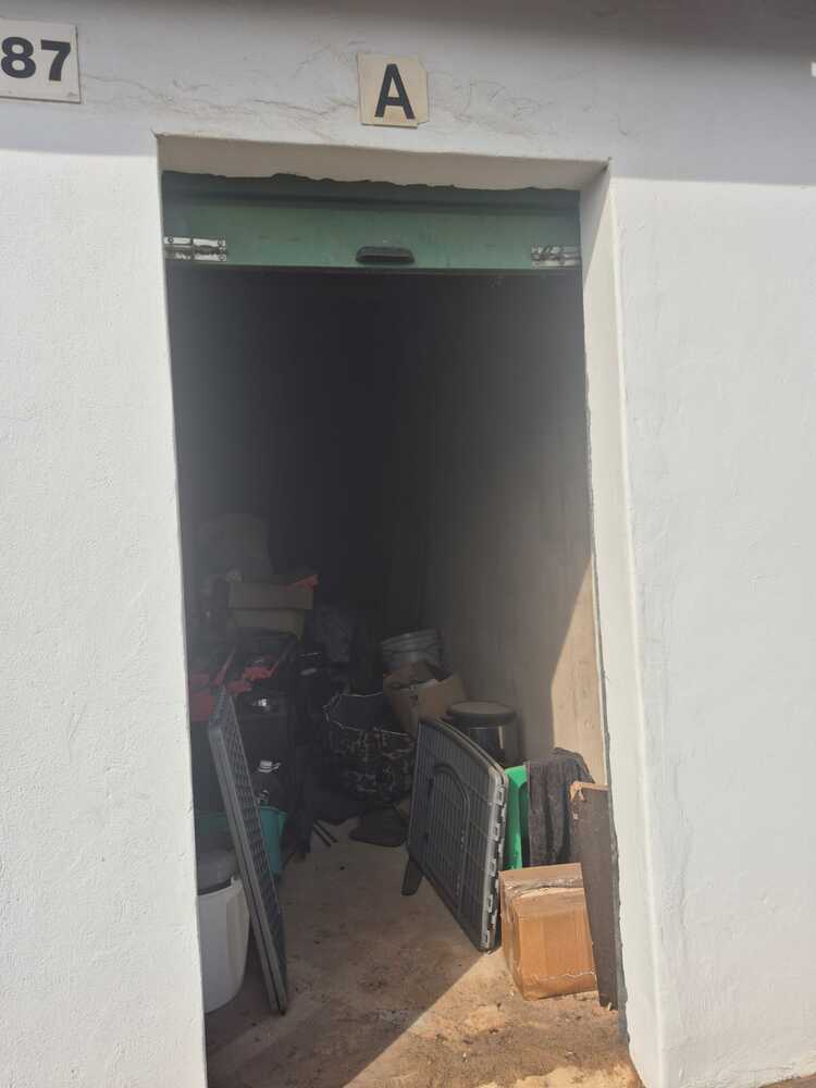 Waterfall Storage Unit auction IB-5411