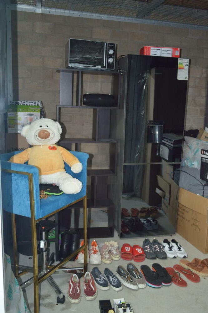 INV - Sunningdale storage facility unit auction IB-4555 16