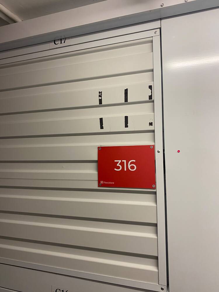 Rosebank Mall, Rosebank, Johannesburg Storage auction IB-7653