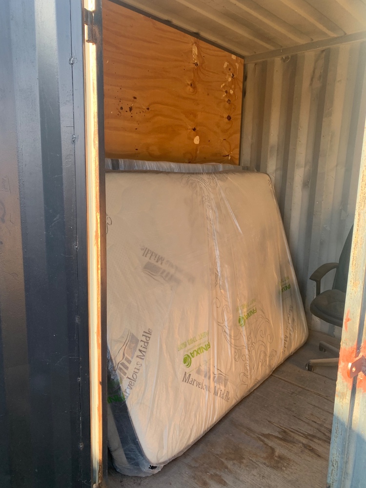 Philippi  Storage Unit auction IB-8842