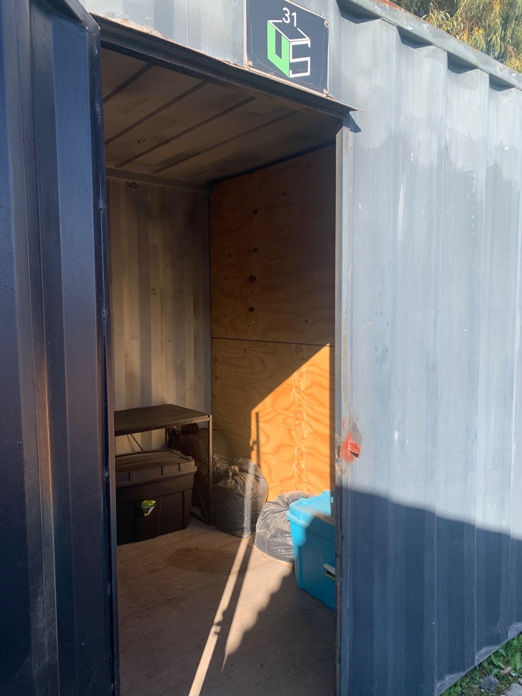 Philippi  Self storage unit auction IB-8842