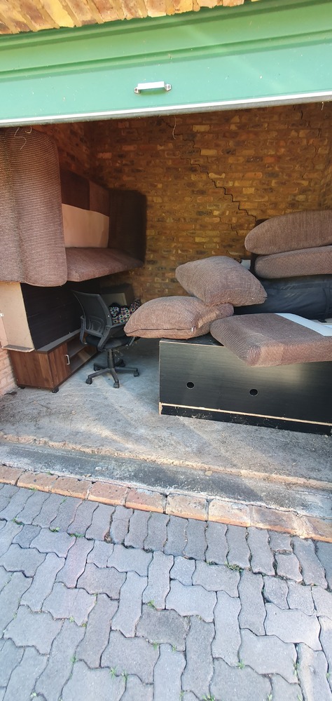 Centurion - L021 Self storage auction IB-9358