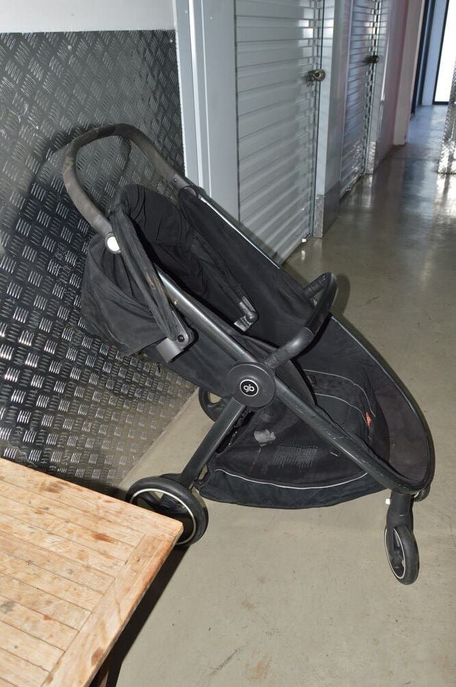 INV - Sunningdale Storage auction IB-5504 40