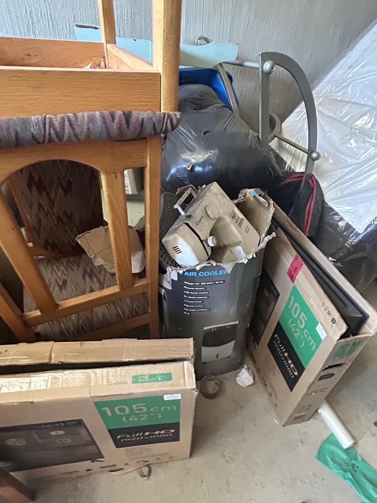 Rent-A-Store Honeydew storage facility unit auction IB-9587 26