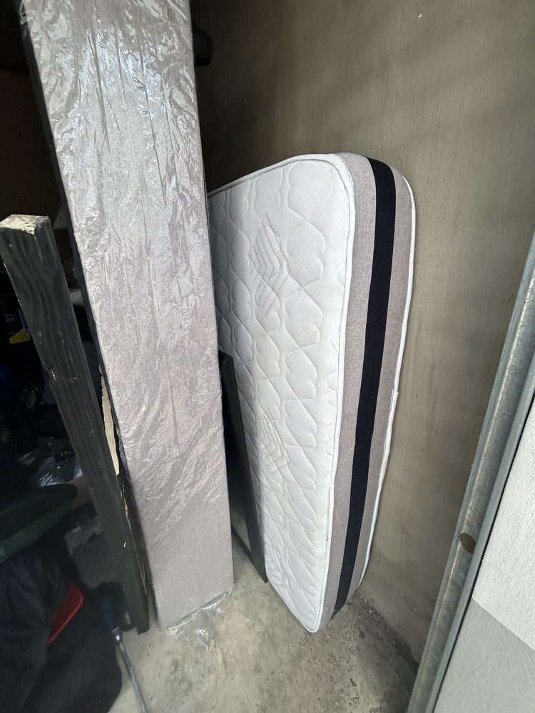 Rent-A-Store Honeydew Storage Unit auction IB-1408 22