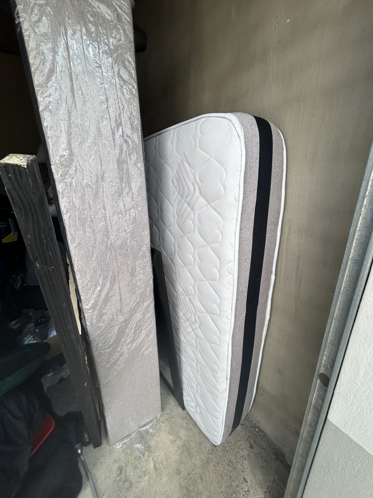 Rent-A-Store Honeydew Self storage unit auction IB-1408 23